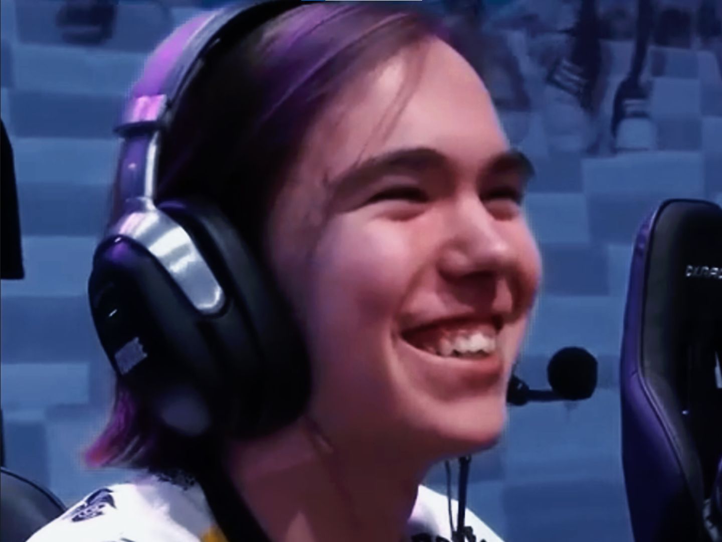 她在采访中 她在采访中