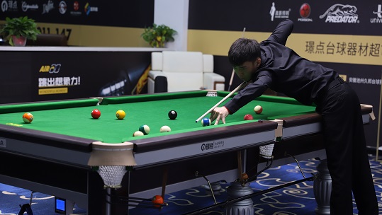 一方以紧逼 一方以紧逼